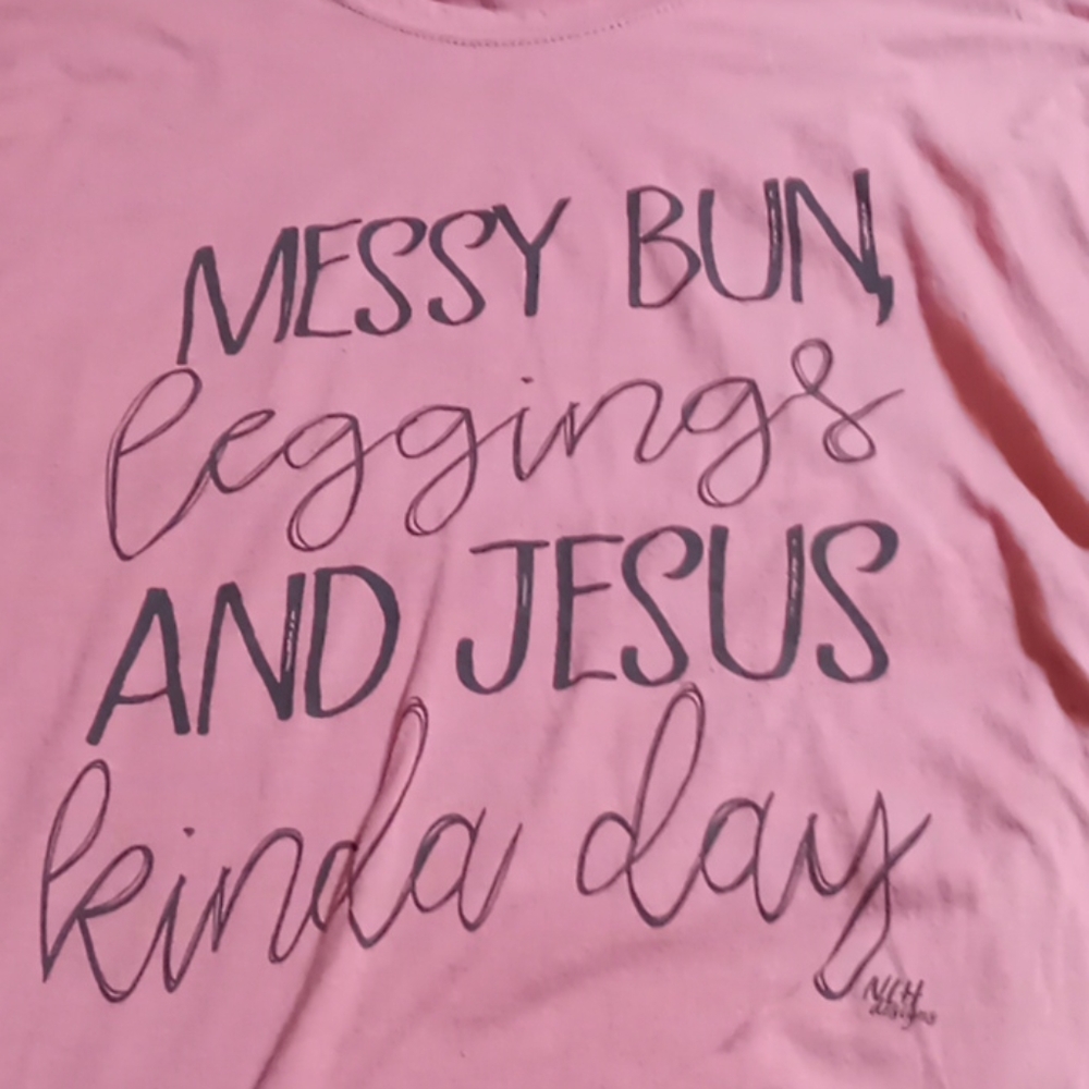 Short sleeve tee messy bun